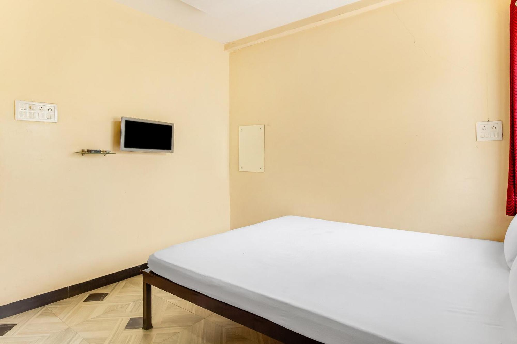 Spot On Harihar Lodging And Yatri Niwas Hotell Kolhapur Exteriör bild