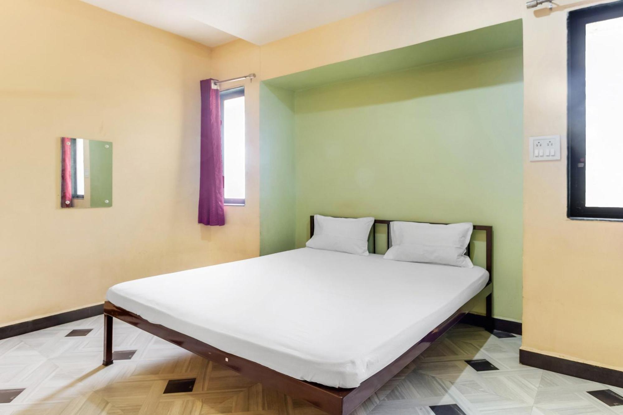 Spot On Harihar Lodging And Yatri Niwas Hotell Kolhapur Exteriör bild