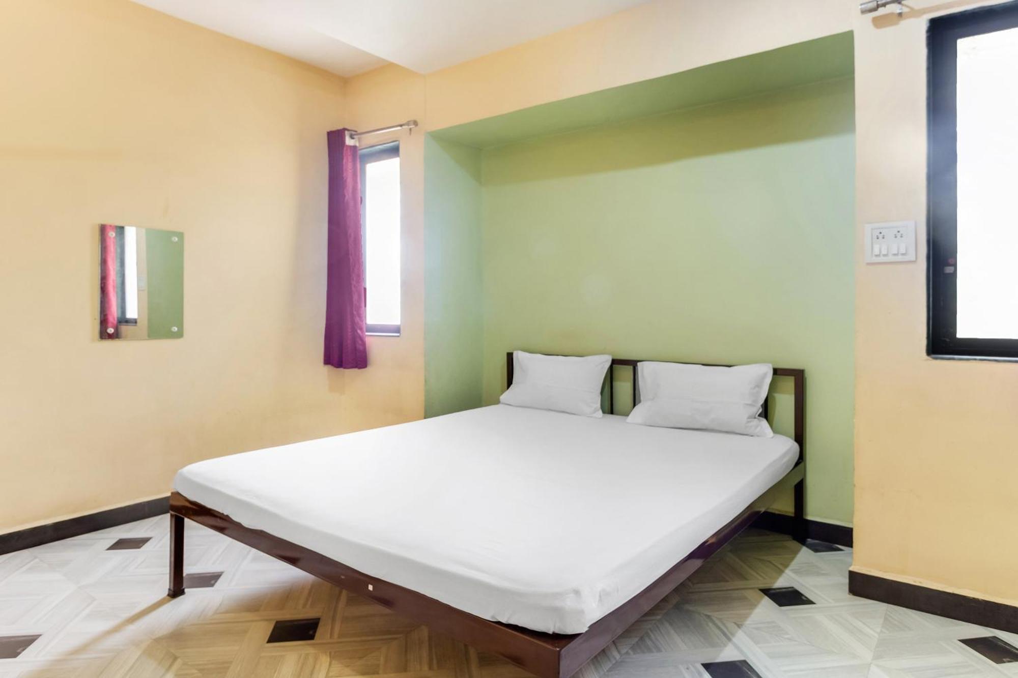 Spot On Harihar Lodging And Yatri Niwas Hotell Kolhapur Exteriör bild