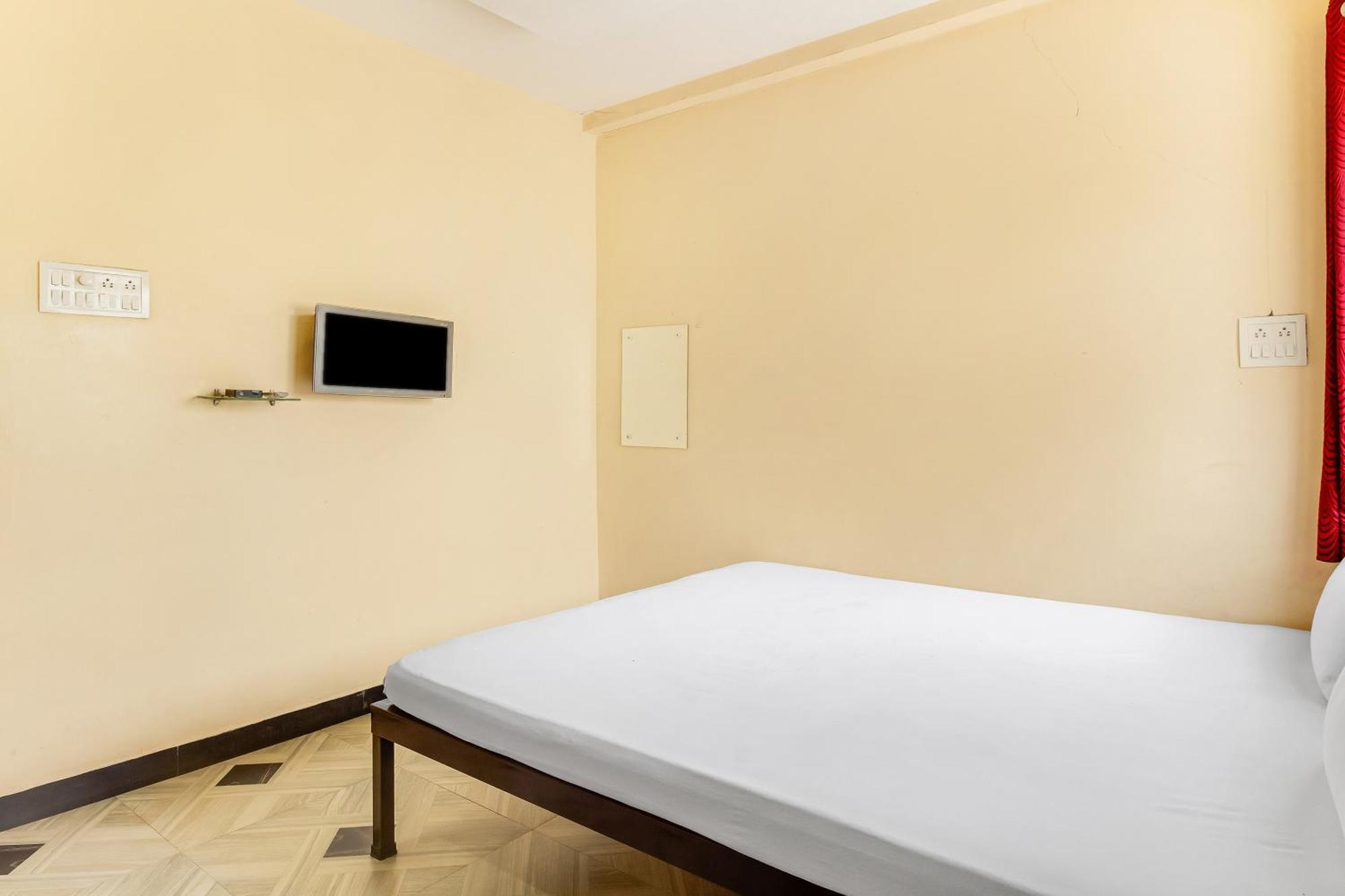 Spot On Harihar Lodging And Yatri Niwas Hotell Kolhapur Exteriör bild