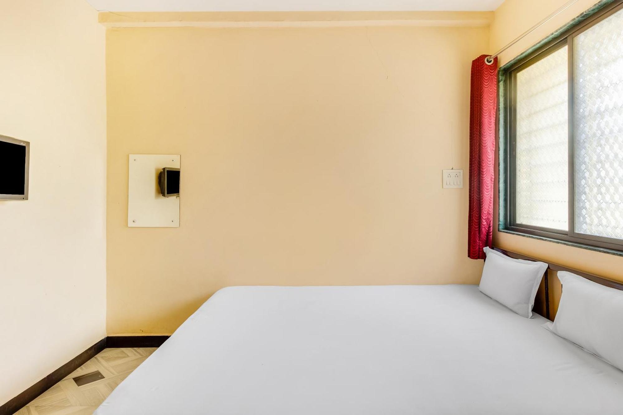 Spot On Harihar Lodging And Yatri Niwas Hotell Kolhapur Exteriör bild