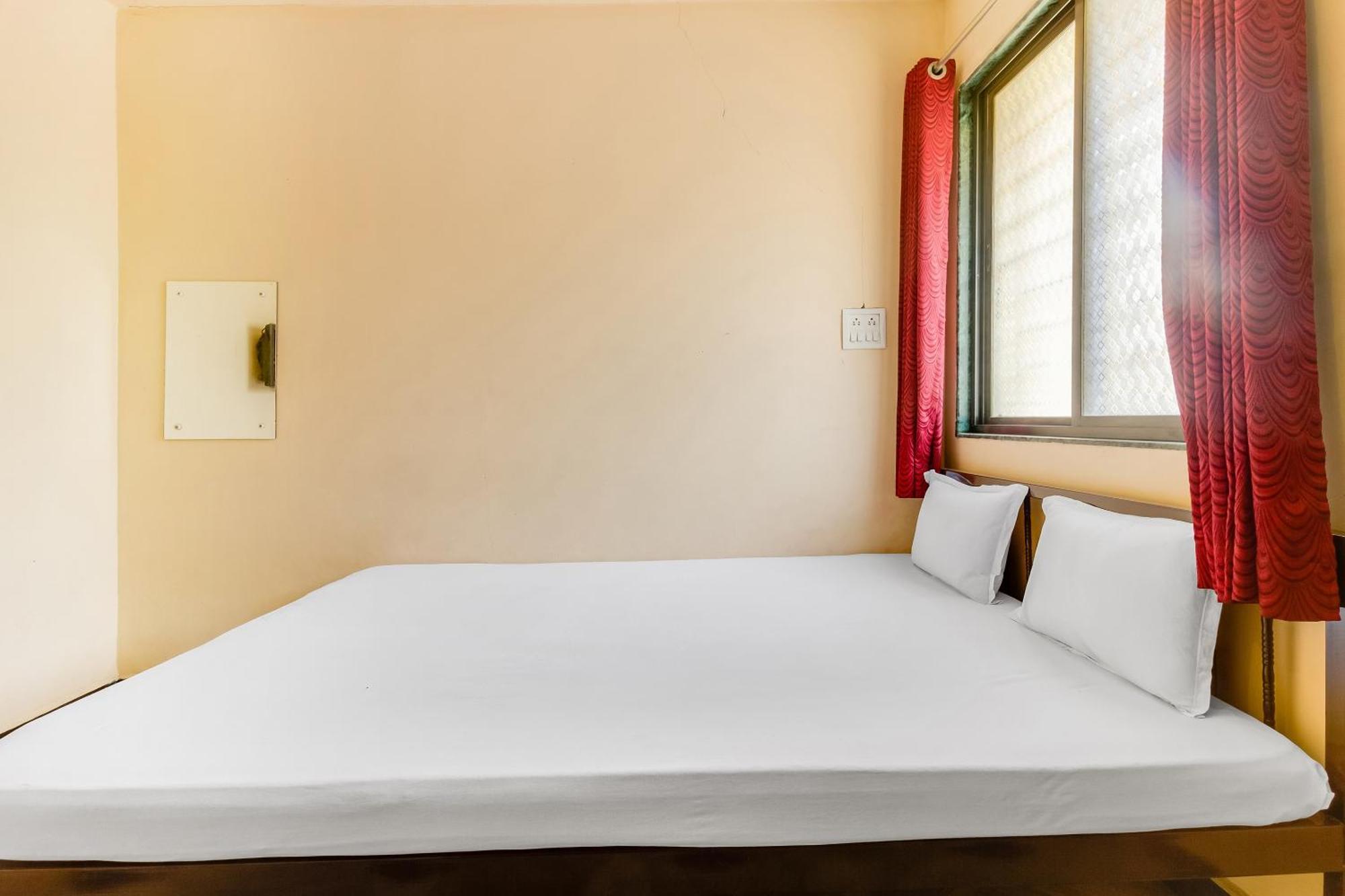 Spot On Harihar Lodging And Yatri Niwas Hotell Kolhapur Exteriör bild