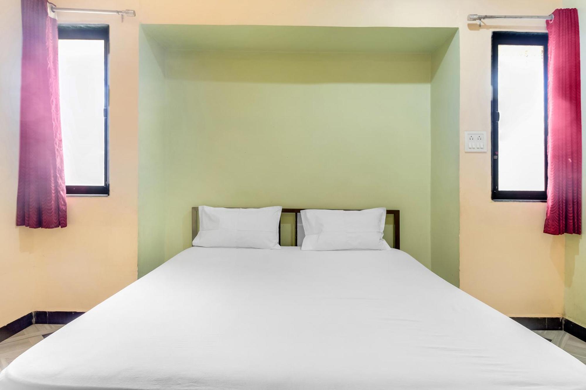 Spot On Harihar Lodging And Yatri Niwas Hotell Kolhapur Exteriör bild