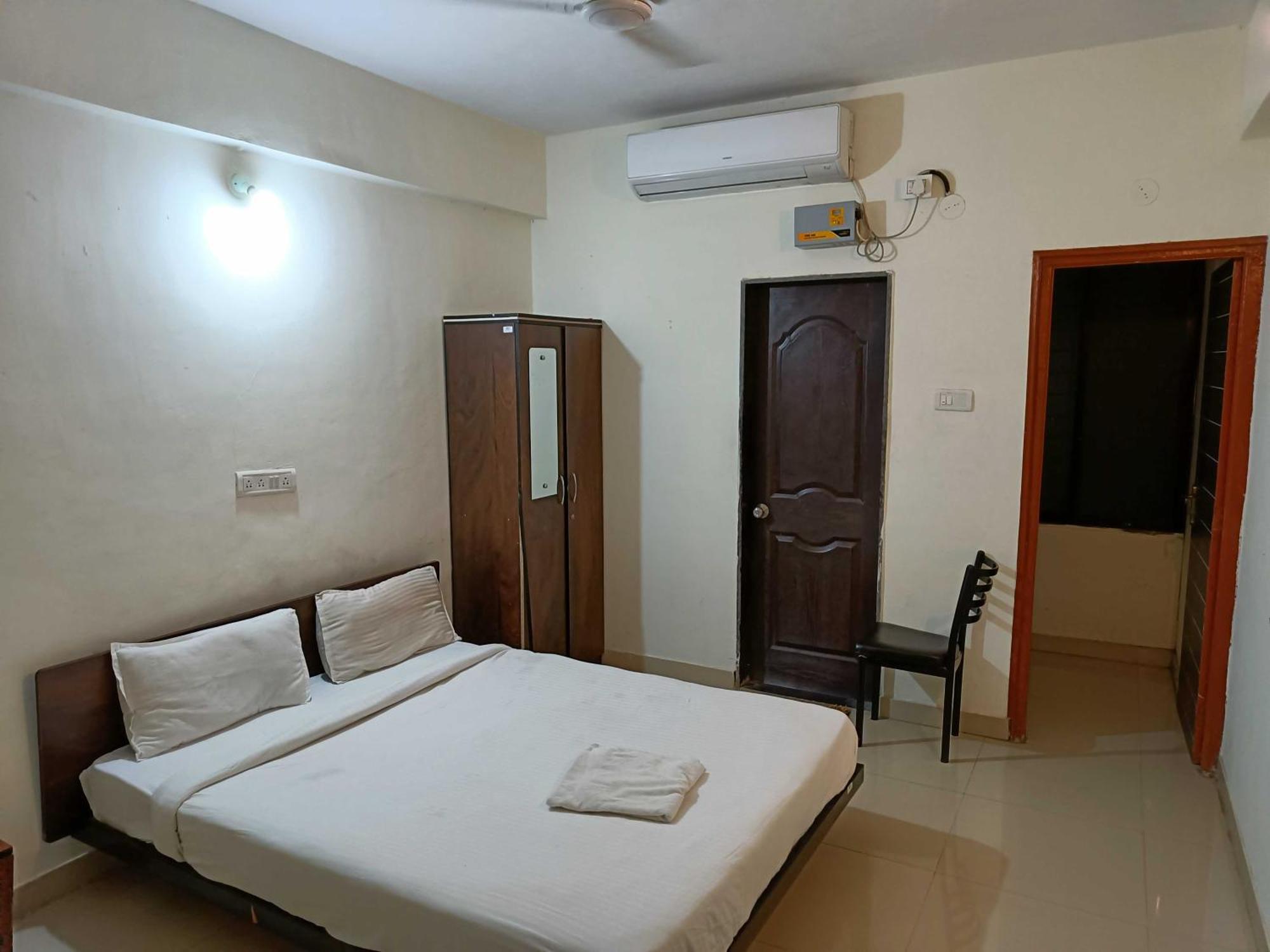 Spot On Harihar Lodging And Yatri Niwas Hotell Kolhapur Exteriör bild